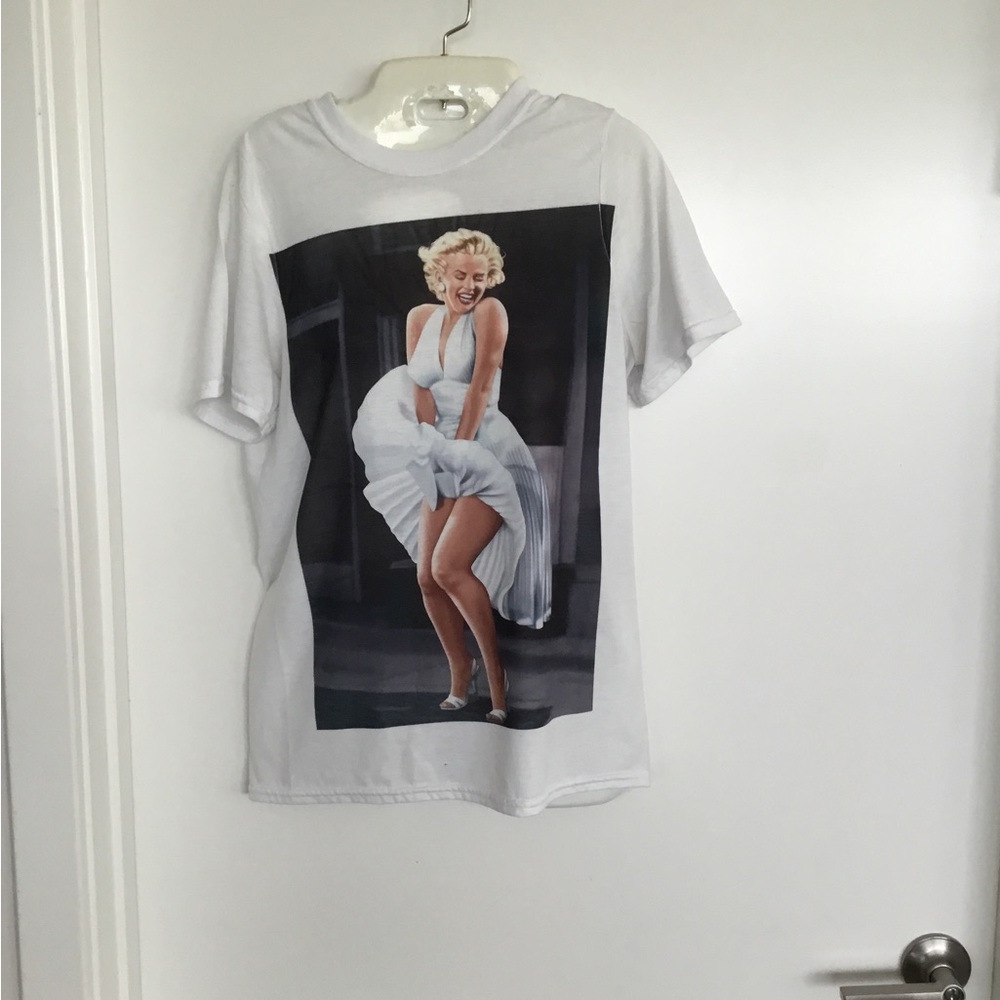 Gildan Women’s White Tops Size Medium . $25 - Picture 3 of 9
